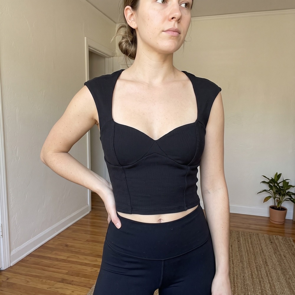 Alo Yoga Ribbed Sweetheart Short Sleeve Top Womens Small Black Crop Sports Bra